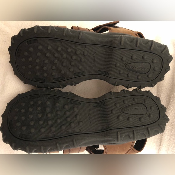 Boy’s extra wide Stride Rite brown sandals. Size 2XW. - Picture 6 of 7